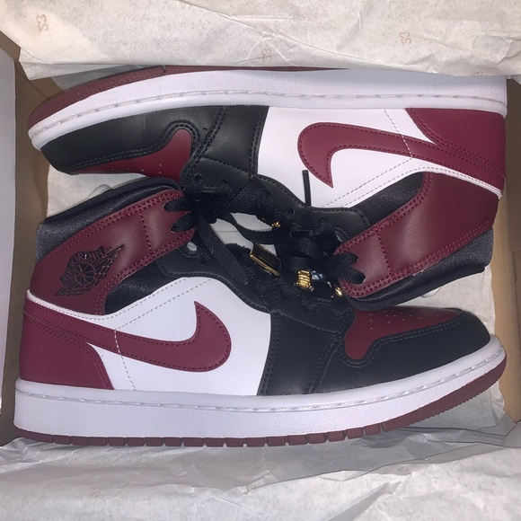Air Jordan 1 Mid Beetroot - Picture 2 of 4
